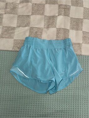 Lululemon Hotty Hot High-Rise Lined Short 2.5"
Blue Chill size 4